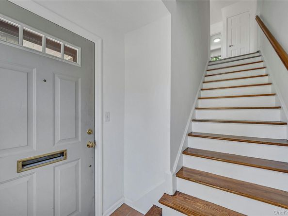 45 Robins Crescent 45, New Rochelle NY 10801