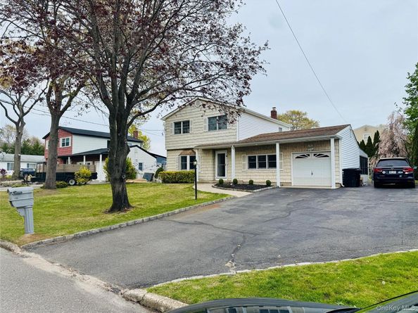 195 Maple Street, Medford NY 11763