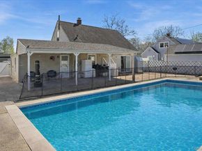 13 Peachtree Lane, Levittown NY 11756