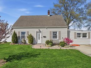 13 Peachtree Lane, Levittown NY 11756