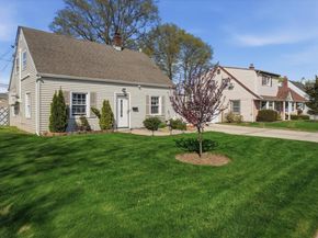 13 Peachtree Lane, Levittown NY 11756