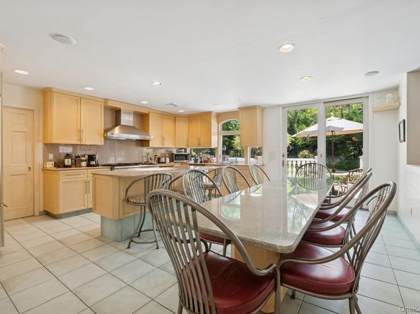 328 W Ivy Hill Road, Woodsburgh NY 11598