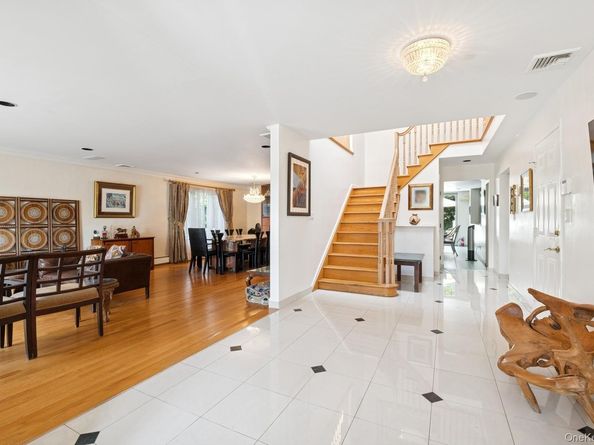 328 W Ivy Hill Road, Woodsburgh NY 11598