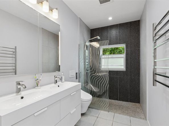 82-15 Penelope Avenue, Middle Village NY 11379