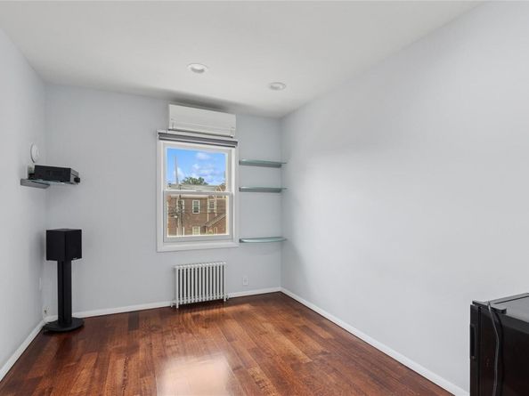 82-15 Penelope Avenue, Middle Village NY 11379