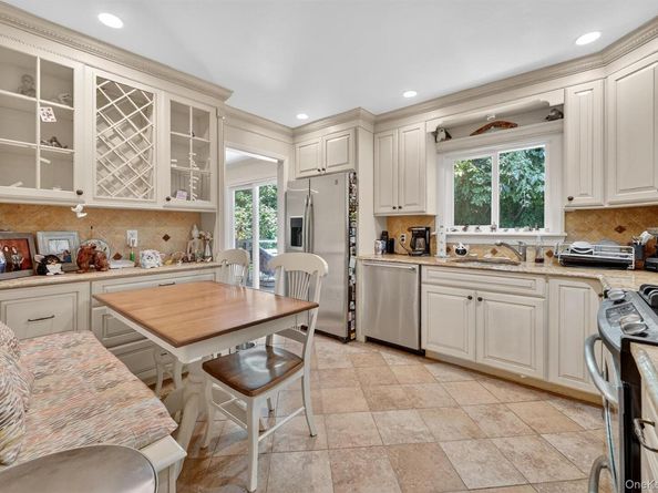 6 Leawood Drive, Briarcliff Manor NY 10562