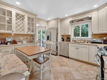 6 Leawood Drive