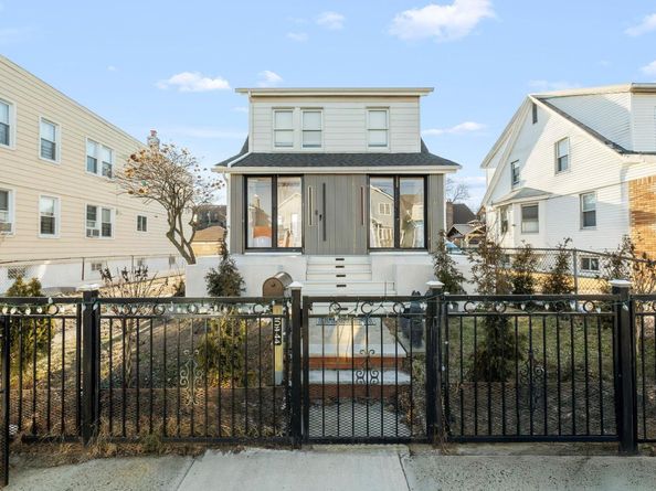 109-44 121st St, South Ozone Park NY 11520