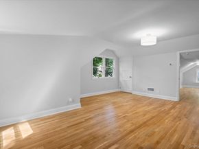 19 Bonnie Way, Larchmont NY 10538
