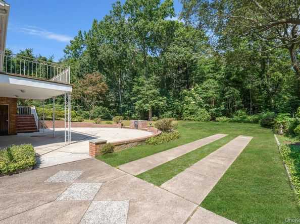 520 Caledonia Road, Dix Hills NY 11746