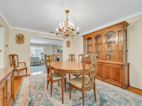 520 Caledonia Road, Dix Hills NY 11746