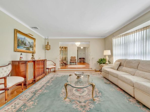 520 Caledonia Road, Dix Hills NY 11746