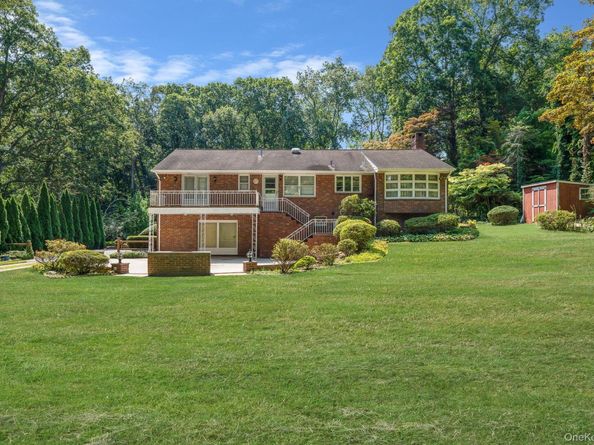 520 Caledonia Road, Dix Hills NY 11746