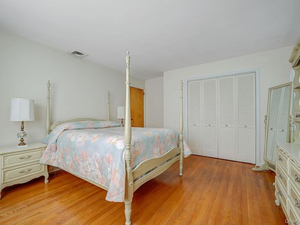 520 Caledonia Road, Dix Hills NY 11746