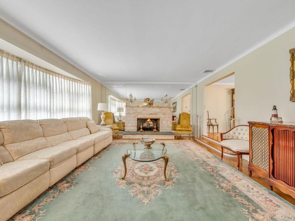 520 Caledonia Road, Dix Hills NY 11746