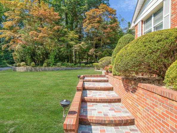 520 Caledonia Road, Dix Hills NY 11746