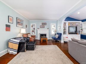 25 Loel Court, Rockville Centre NY 11570