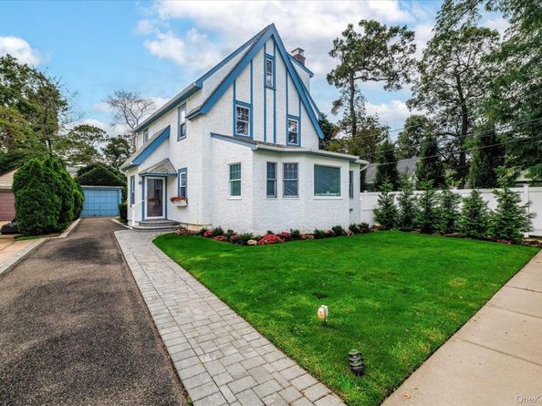25 Loel Court, Rockville Centre NY 11570