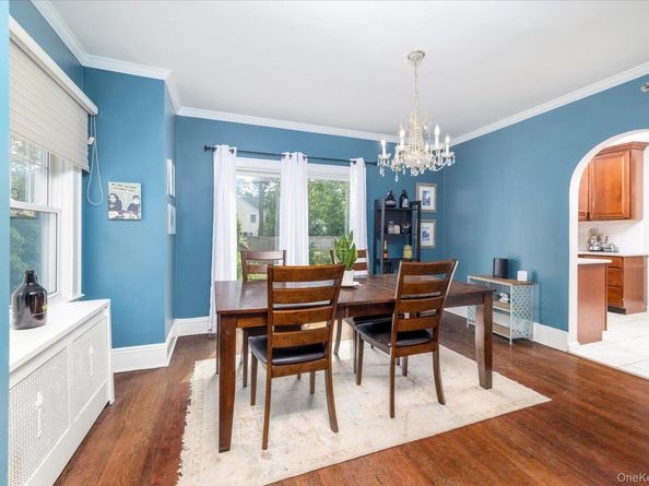 25 Loel Court, Rockville Centre NY 11570