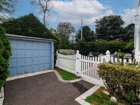 25 Loel Court, Rockville Centre NY 11570