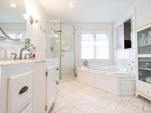 25 Loel Court, Rockville Centre NY 11570