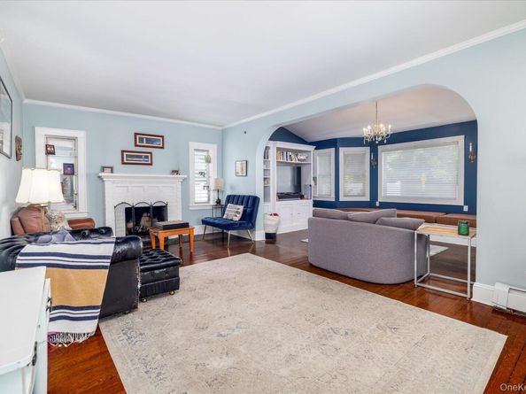 25 Loel Court, Rockville Centre NY 11570