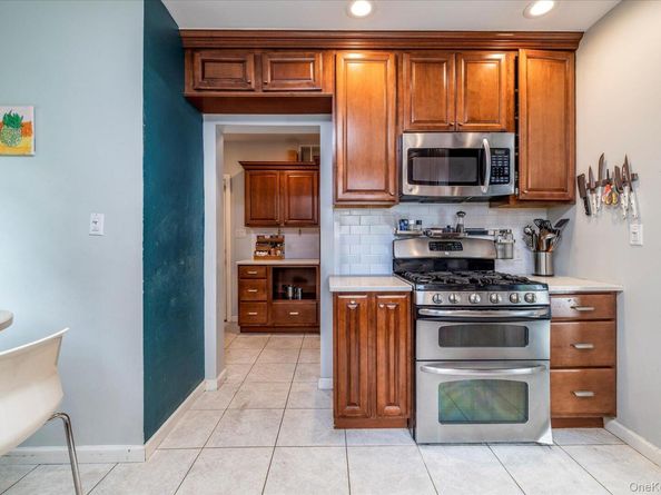 25 Loel Court, Rockville Centre NY 11570