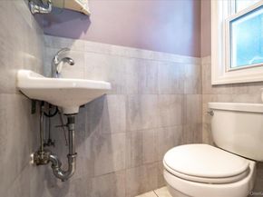 25 Loel Court, Rockville Centre NY 11570