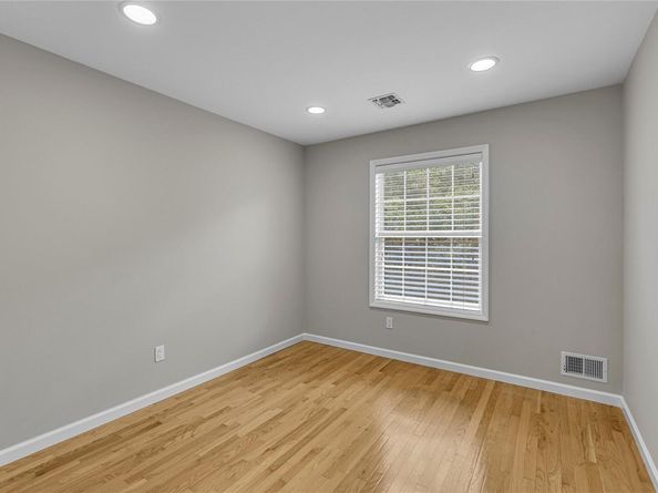 40 Mantack Path, Kings Park NY 11754