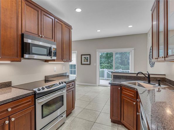 40 Mantack Path, Kings Park NY 11754