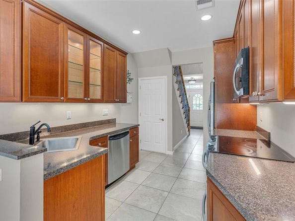 40 Mantack Path, Kings Park NY 11754