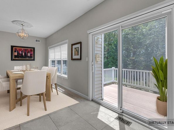 40 Mantack Path, Kings Park NY 11754
