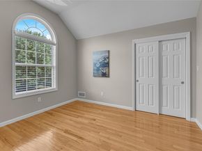 40 Mantack Path, Kings Park NY 11754