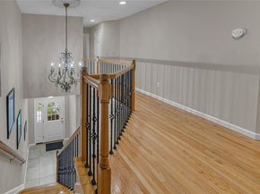 40 Mantack Path, Kings Park NY 11754