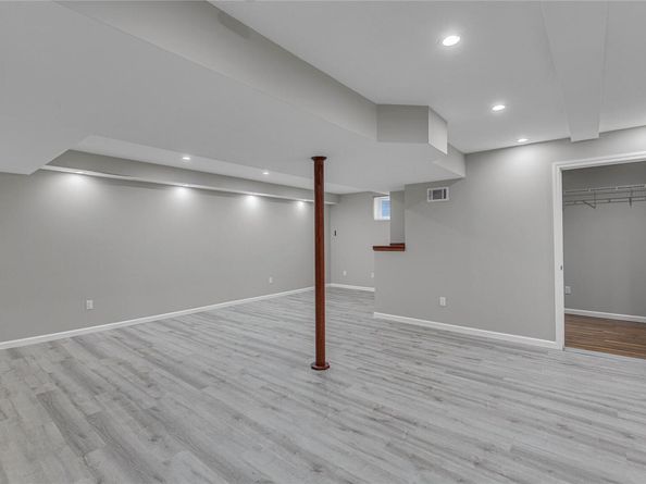 40 Mantack Path, Kings Park NY 11754