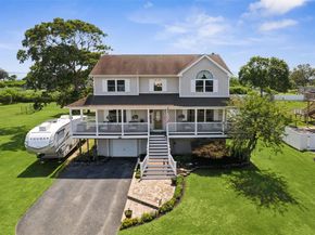 8 Sinnickson Road, Center Moriches NY 11934