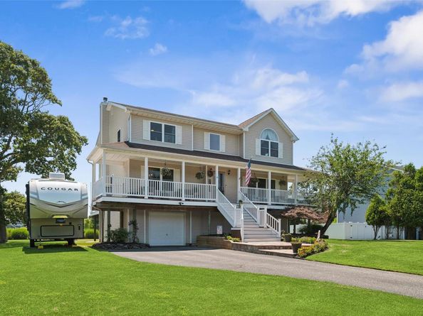 8 Sinnickson Road, Center Moriches NY 11934