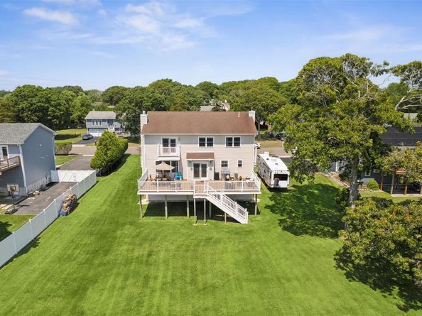 8 Sinnickson Road, Center Moriches NY 11934