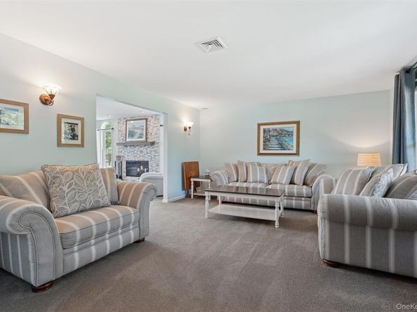 8 Sinnickson Road, Center Moriches NY 11934