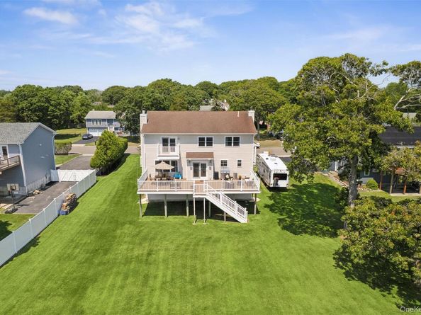 8 Sinnickson Road, Center Moriches NY 11934