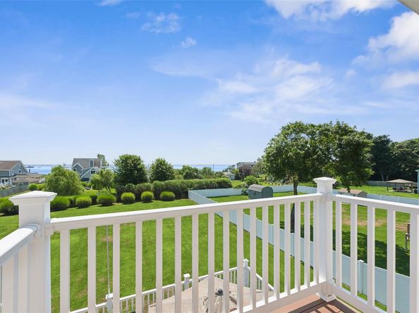 8 Sinnickson Road, Center Moriches NY 11934
