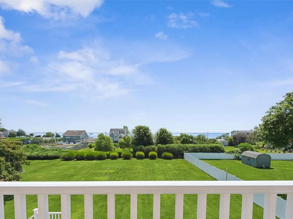 8 Sinnickson Road, Center Moriches NY 11934