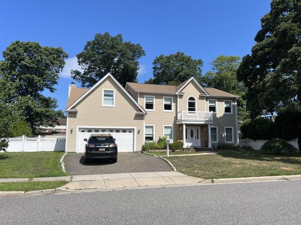 5 Pine Street, Plainview NY 11803
