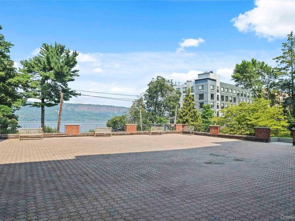 1 Hawley Terrace 2J, Yonkers NY 10701