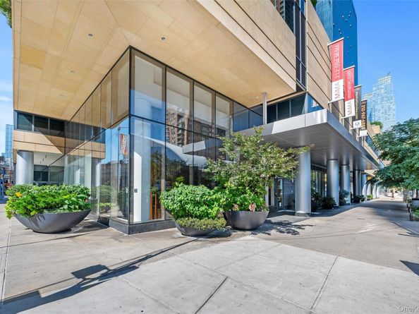 460 W 42nd Street 57G, New York (Manhattan) NY 10036