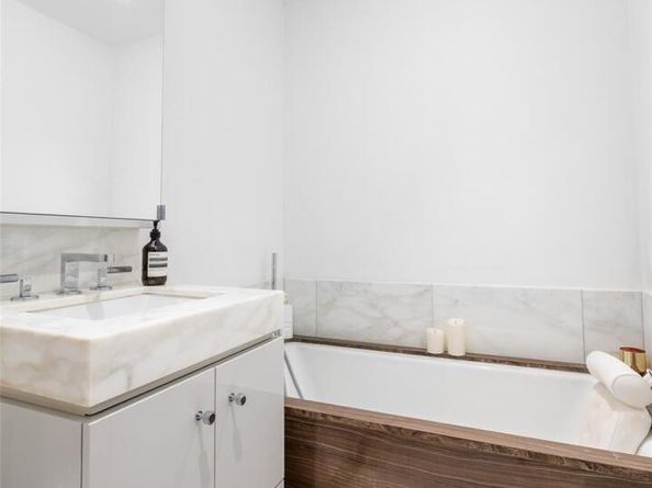 460 W 42nd Street 57G, New York (Manhattan) NY 10036