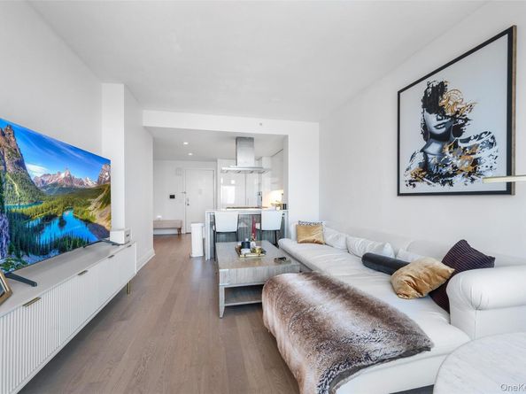 460 W 42nd Street 57G, New York (Manhattan) NY 10036