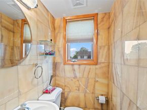 33 Shelter Hill Road, Plainview NY 11803