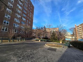 80 Knolls Crescent