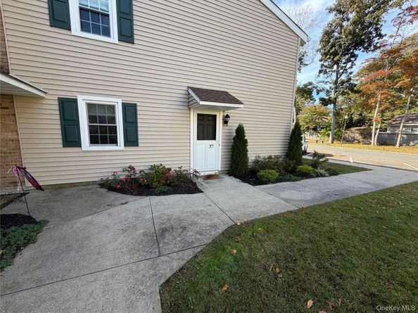 215 Main 37, East Islip NY 11730